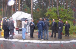 Руководители ФС  Роспотетребнадзора принимают первые Лаборатории Сан-эпидразведки производства ЗАО Радиан в 2000г